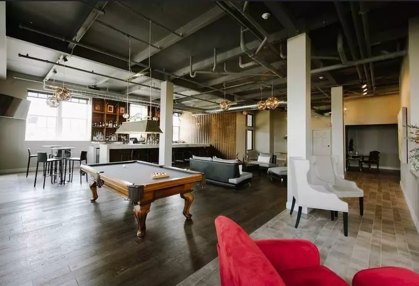 هتل Foundry Suites