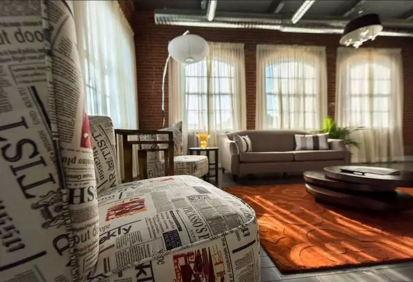 هتل Foundry Suites
