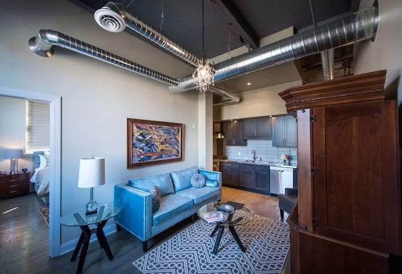هتل Foundry Suites
