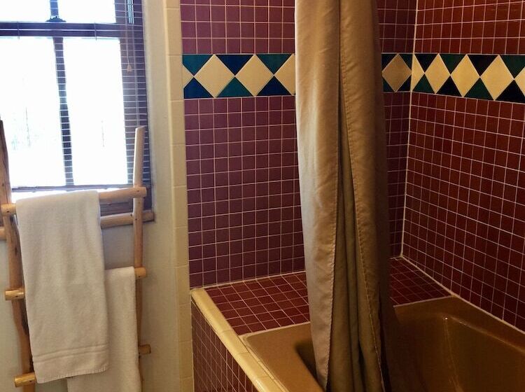 فندق Guadalupe Inn