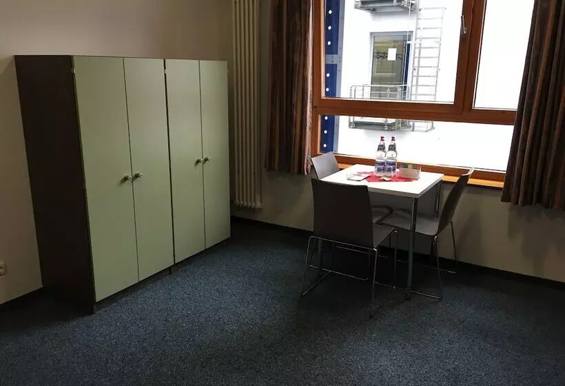 Hotelli Jugendherberge Aachen