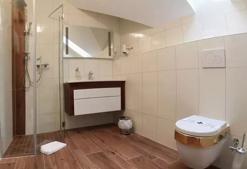 Kristallhotel Fettehenne