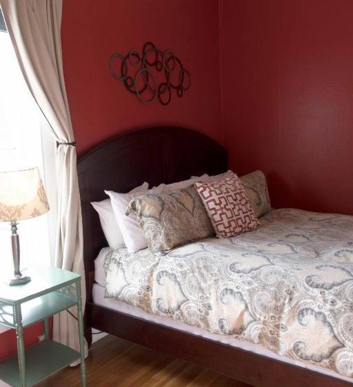 בית מלון כפרי Sauerdough Lodging