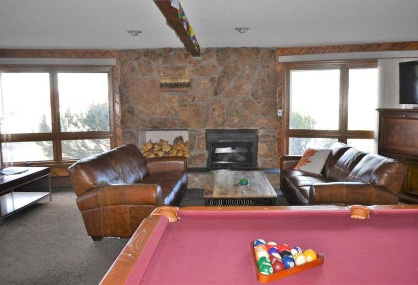 فندق The Mountaineer Hostel