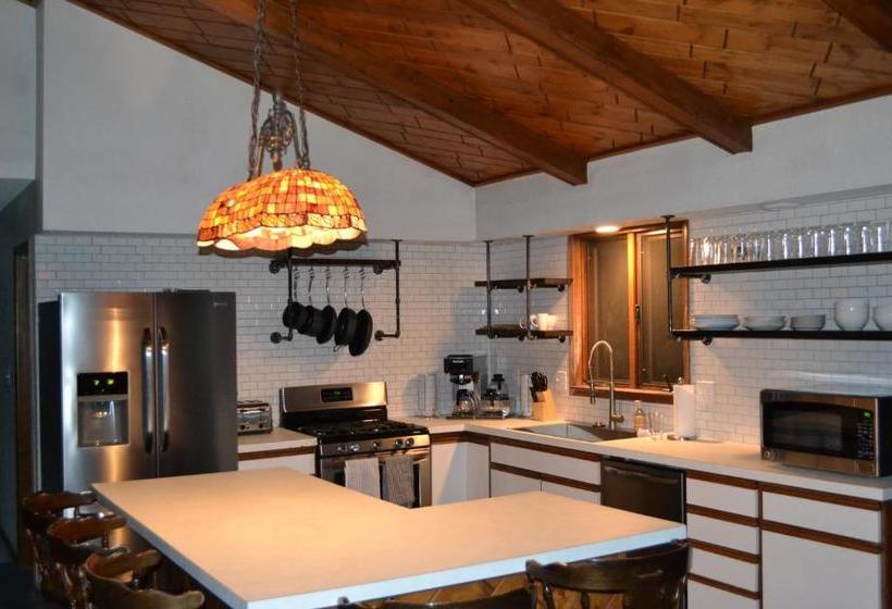 فندق The Mountaineer Hostel