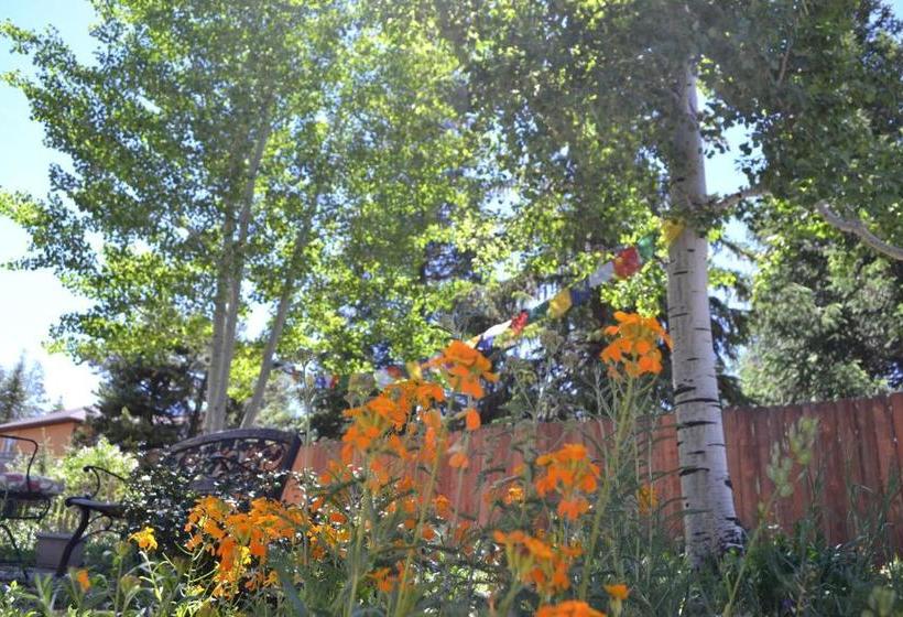 فندق The Mountaineer Hostel