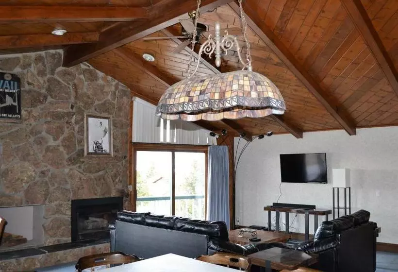هتل The Mountaineer Hostel