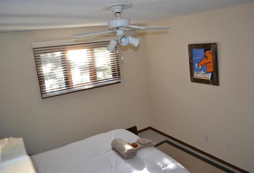 فندق The Mountaineer Hostel