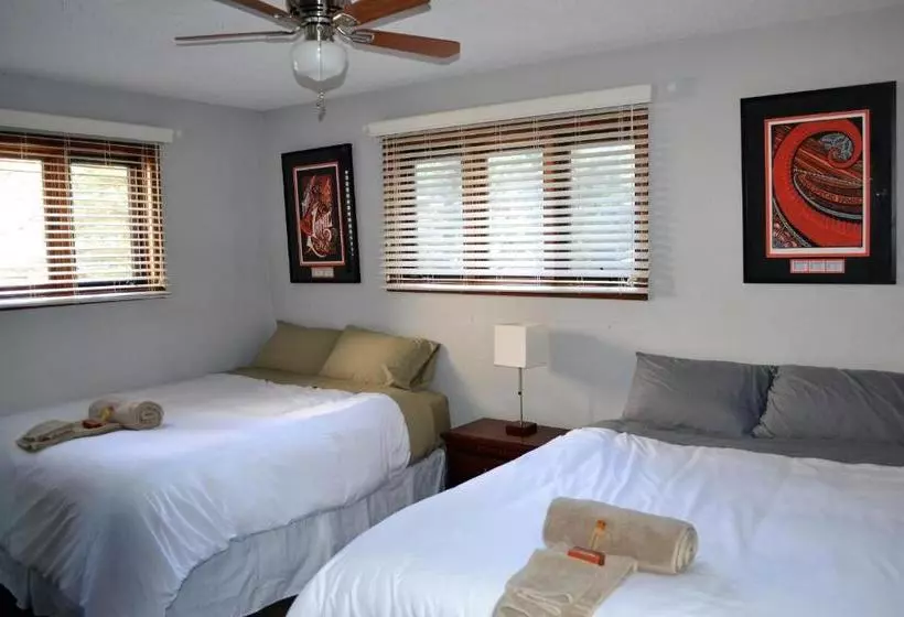 هتل The Mountaineer Hostel