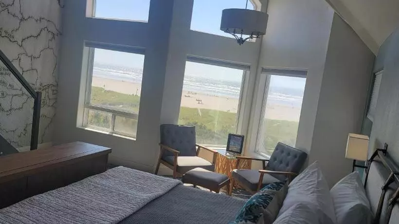 Hotelli The Seaside Oceanfront Inn