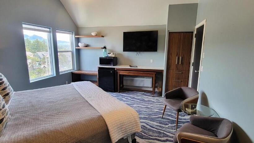 Hotel The Seaside Oceanfront Inn