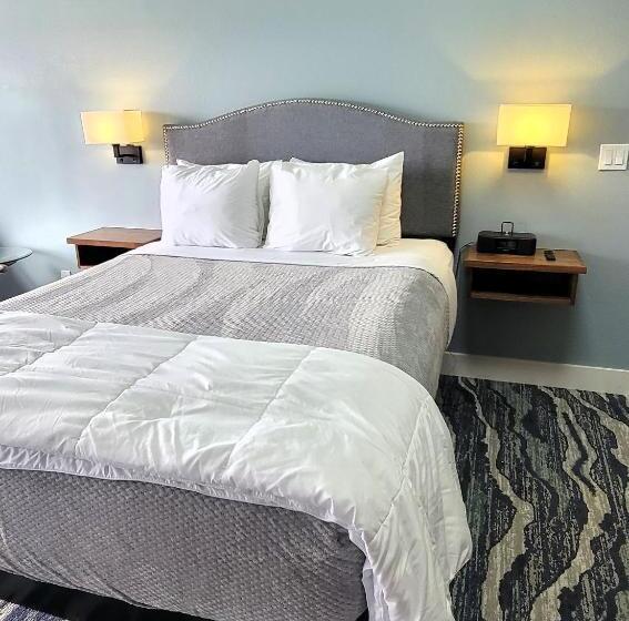 Hotel The Seaside Oceanfront Inn