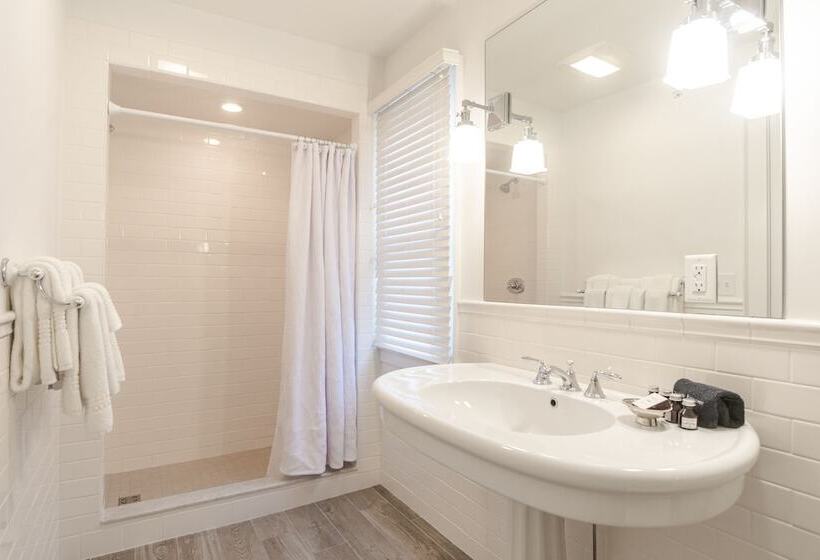 فندق The Whaler's Inn