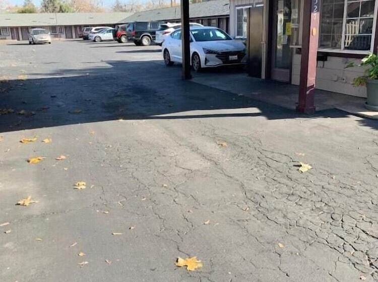 فندق Villa Court Inn Oroville
