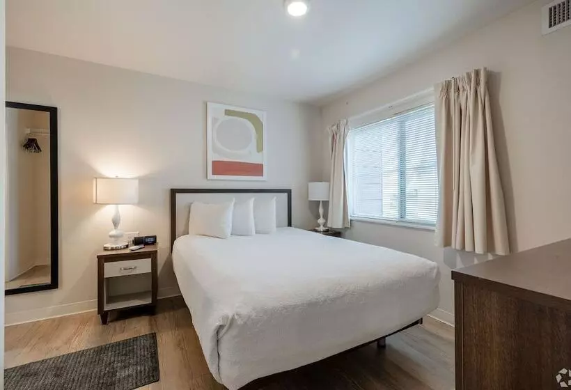 هتل Waterwalk Extended Stay By Wyndham Wichita
