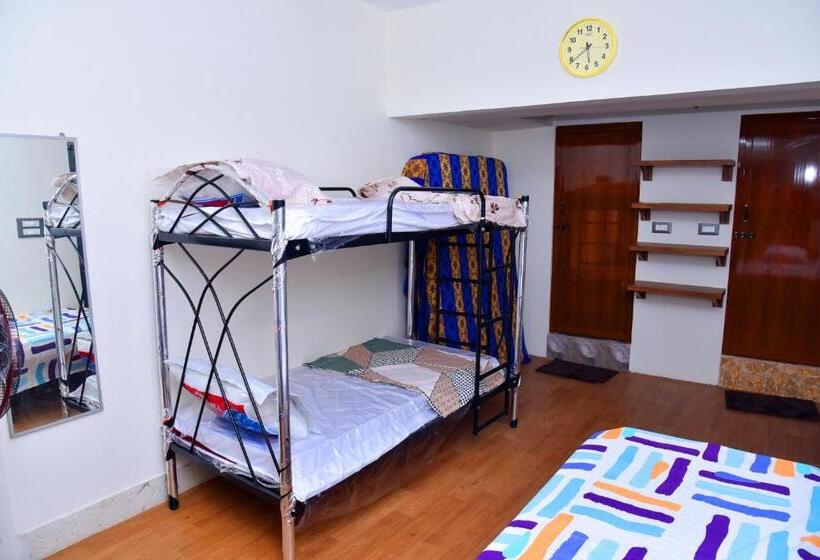 Albergue B Square Inn