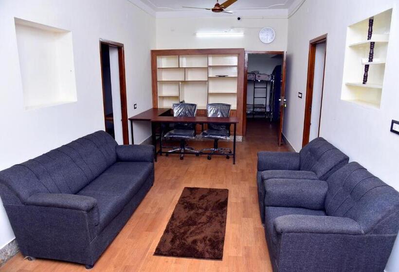 Albergue B Square Inn