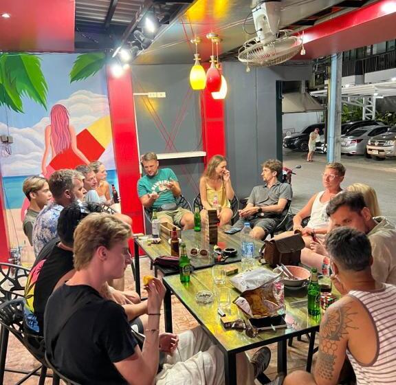 הוסטל Hangover Aonang