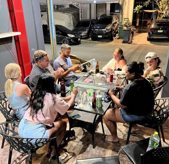 הוסטל Hangover Aonang