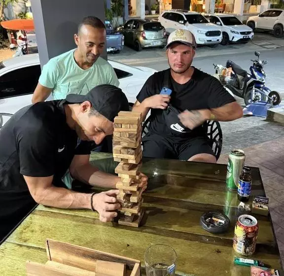 هاستل Hangover Aonang