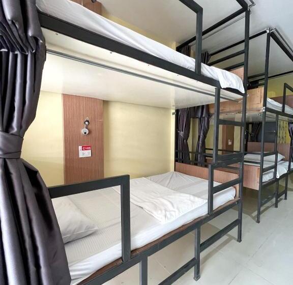 הוסטל Hangover Aonang