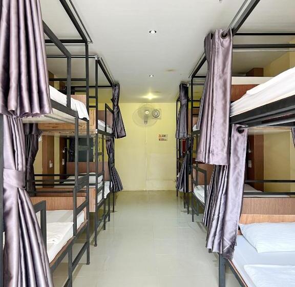 הוסטל Hangover Aonang