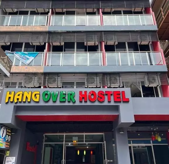 هاستل Hangover Aonang