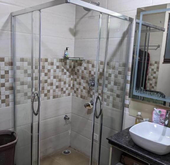 تختخواب و صبحانه Roma By Night