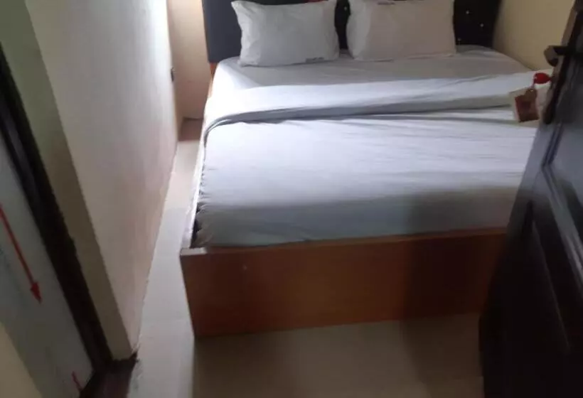 Block 3 Hotel And Suites