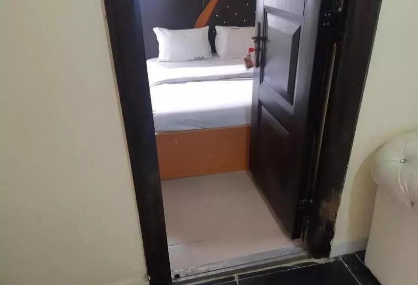 Block 3 Hotel And Suites
