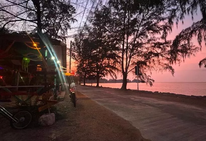 Hotelli Neverland Beach Village Bungalows