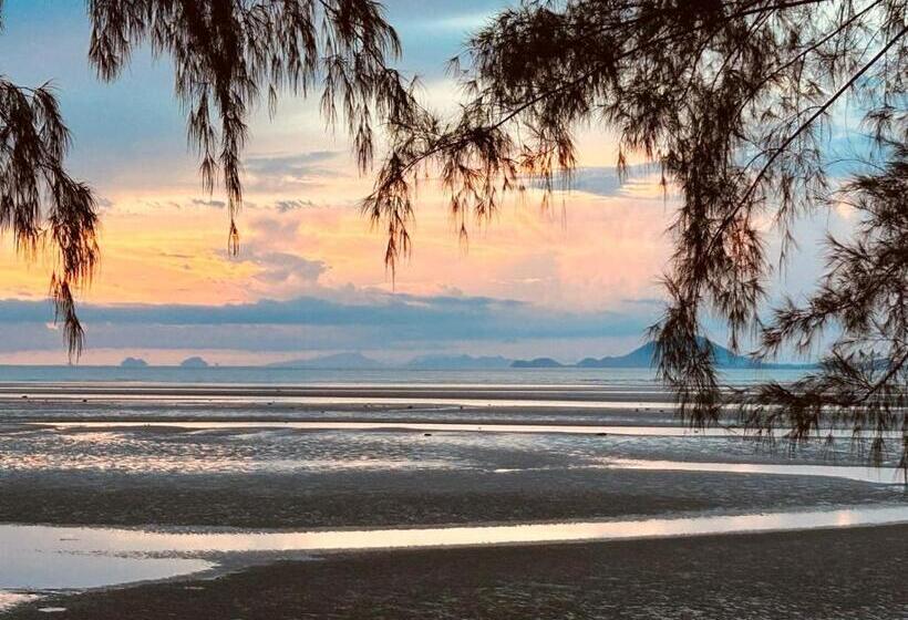 בית מלון כפרי Neverland Beach Village Bungalows