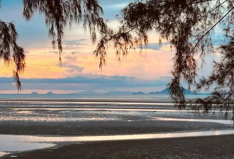 Hotelli Neverland Beach Village Bungalows