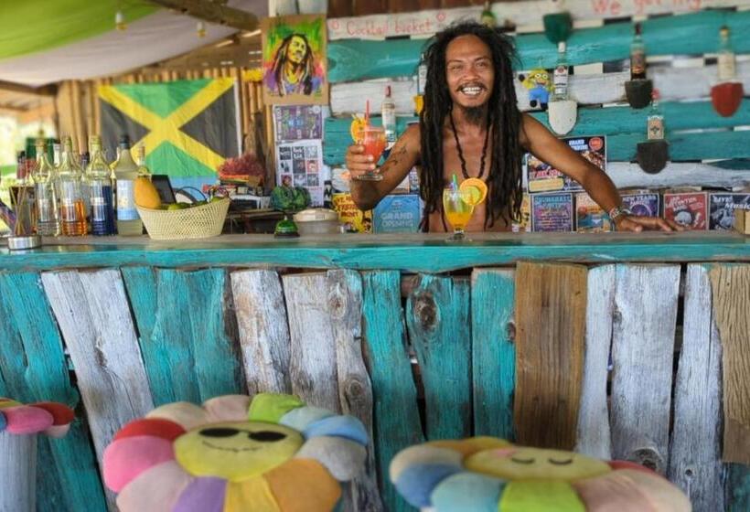 בית מלון כפרי Neverland Beach Village Bungalows