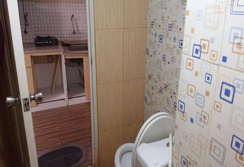 Hotelli Oyo Life 93139 Apartemen Grand Sentraland By Evi