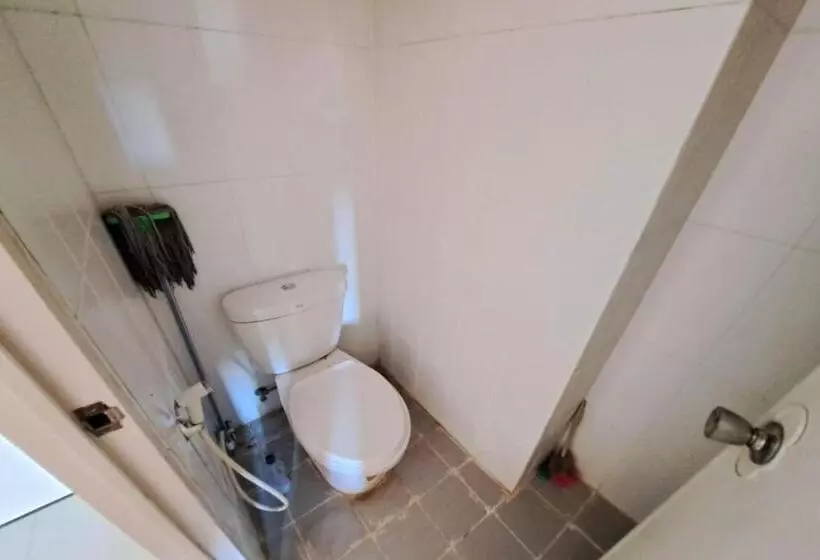 Hotelli Oyo Life 93139 Apartemen Grand Sentraland By Evi