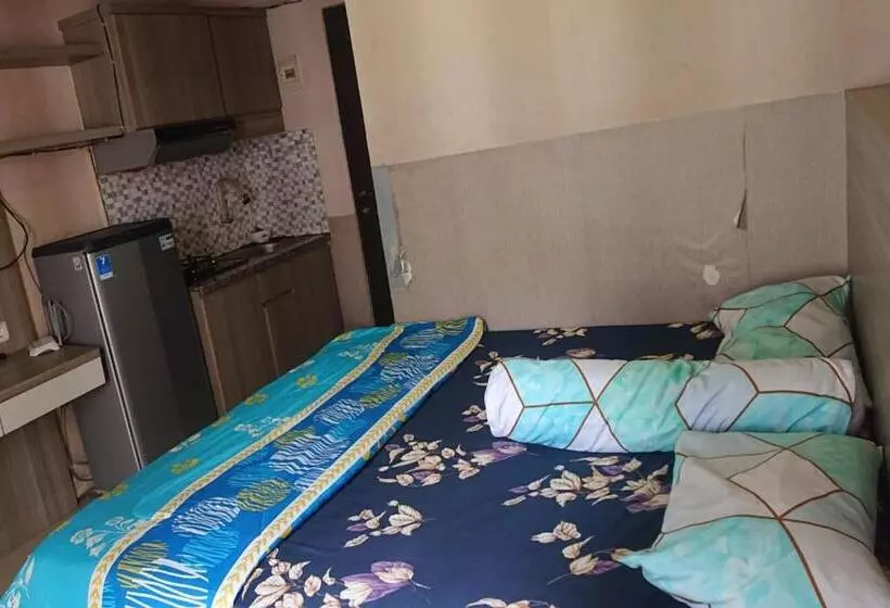 Hotelli Oyo Life 93139 Apartemen Grand Sentraland By Evi