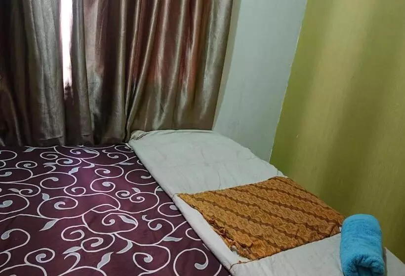 Hotelli Oyo Life 93139 Apartemen Grand Sentraland By Evi