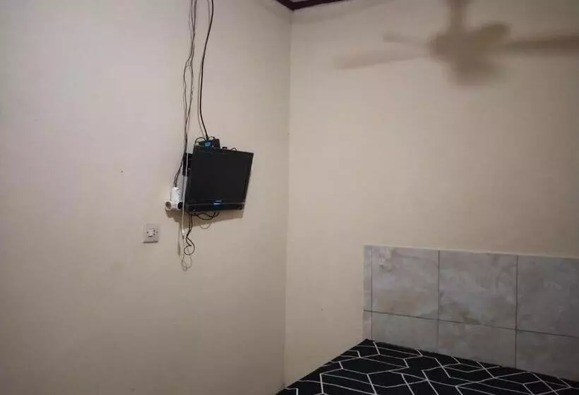 ホテル Oyo Life 93156 Rumah Kosan
