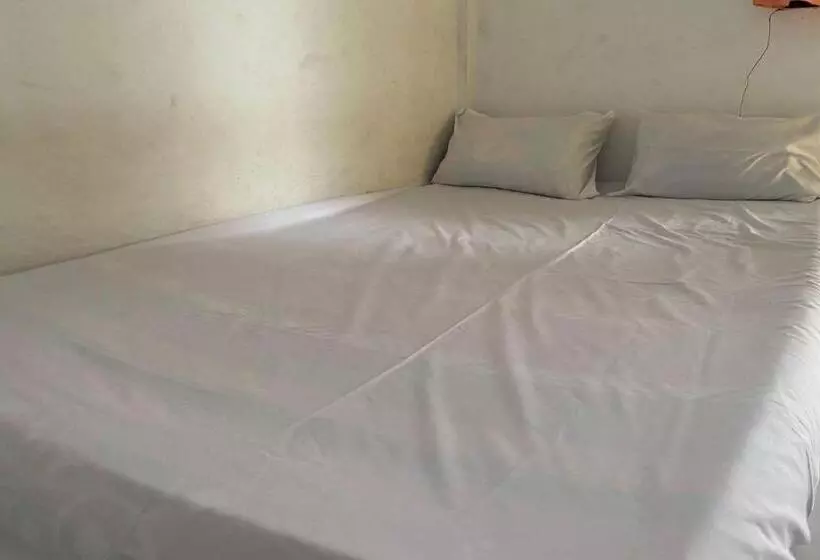 ホテル Oyo Life 93156 Rumah Kosan