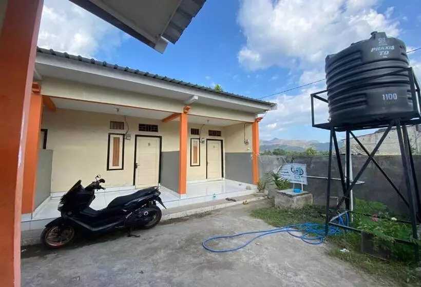 ホテル Oyo Life 93156 Rumah Kosan