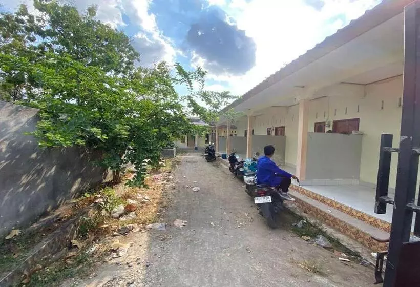 ホテル Oyo Life 93156 Rumah Kosan