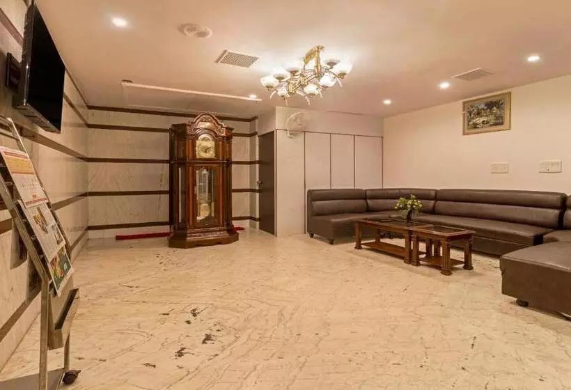 Hotelli Treebo Seven Olives Hal