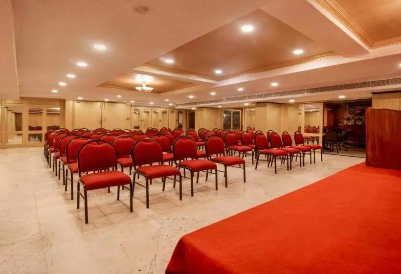 Hotelli Treebo Seven Olives Hal