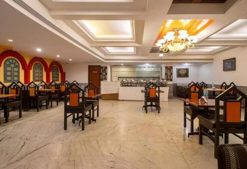 Hotelli Treebo Seven Olives Hal