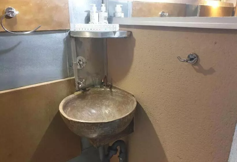 پانسیون An Exclusive Guesthouse Too
