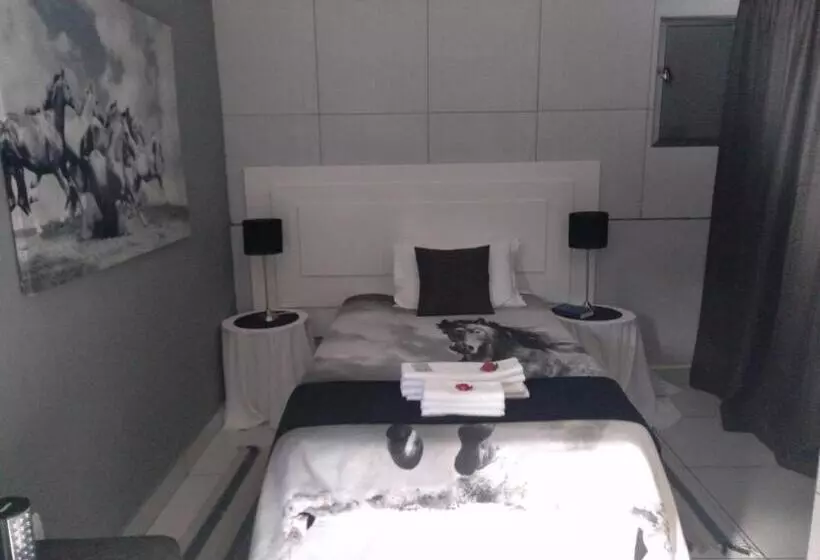 پانسیون An Exclusive Guesthouse Too