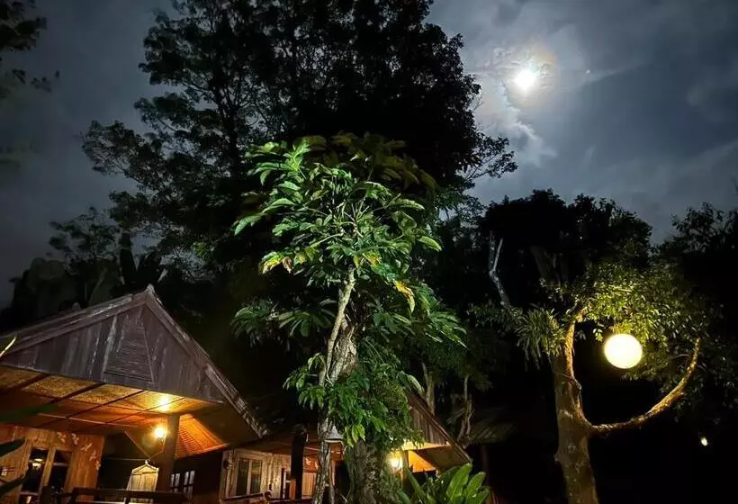 پانسیون Baan Wisarut Guesthouse
