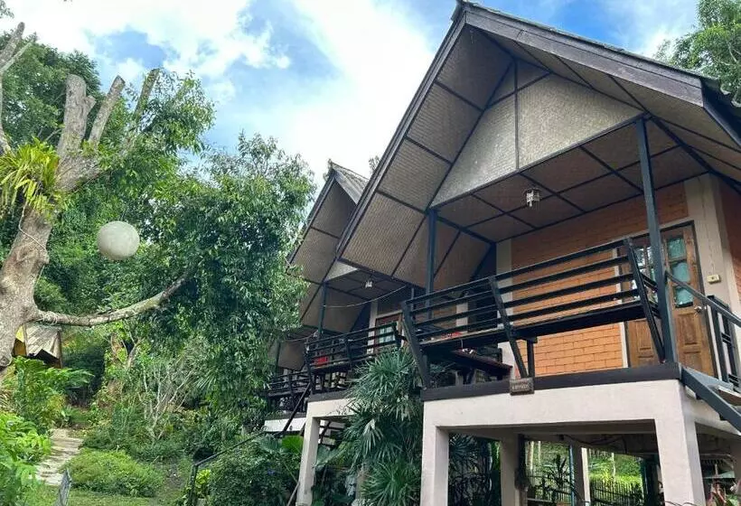 پانسیون Baan Wisarut Guesthouse