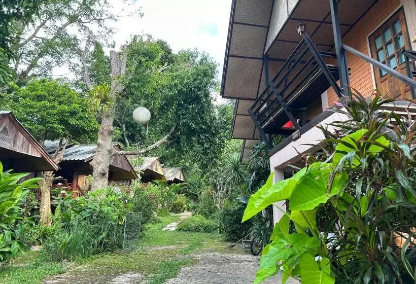 پانسیون Baan Wisarut Guesthouse